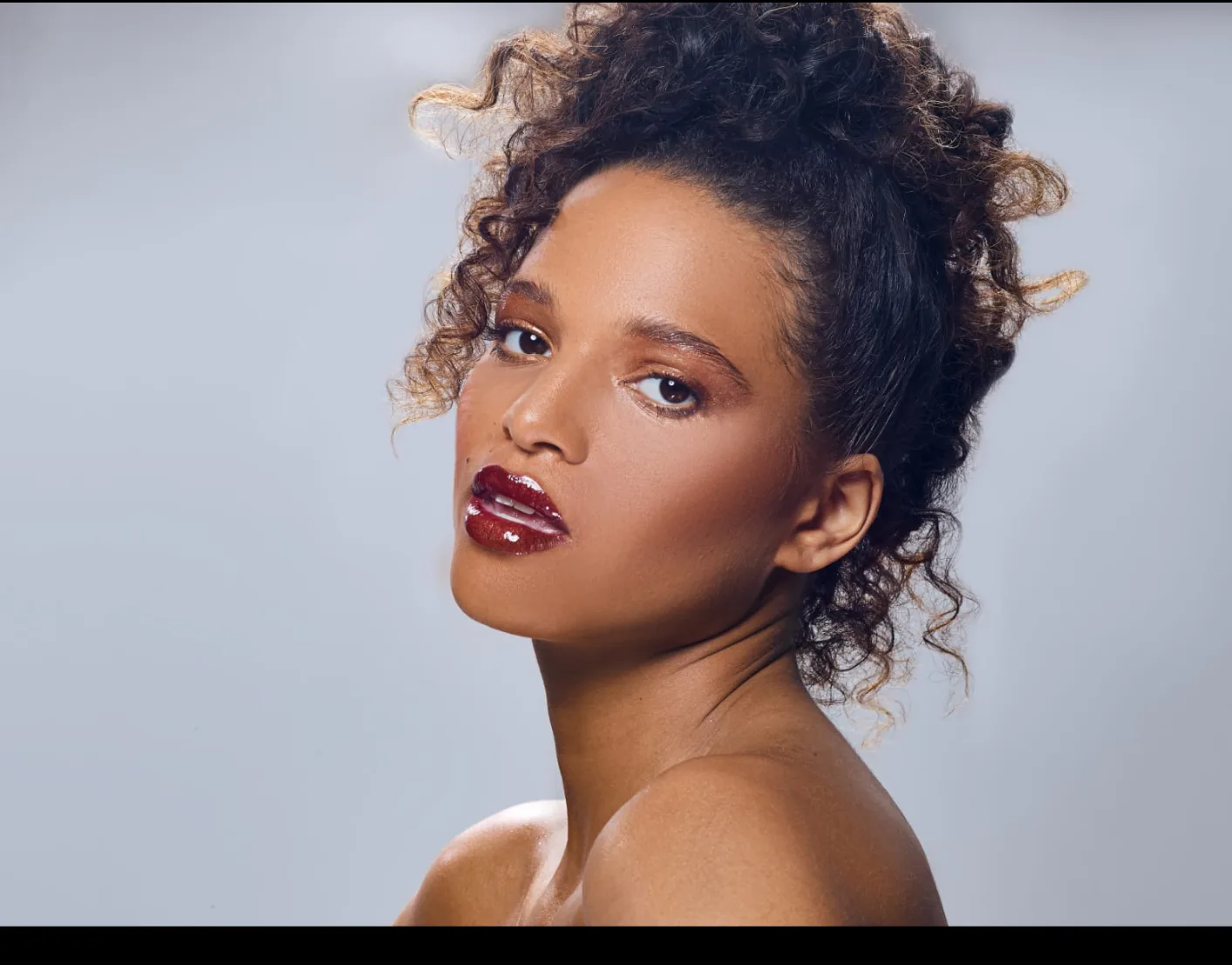 Photo de présentation site internet Jessica Nadal, maquilleuse et coiffeuse professionnelle