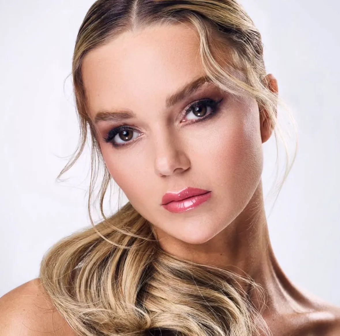 Photo de présentation site internet Jessica Nadal, maquilleuse et coiffeuse professionnelle